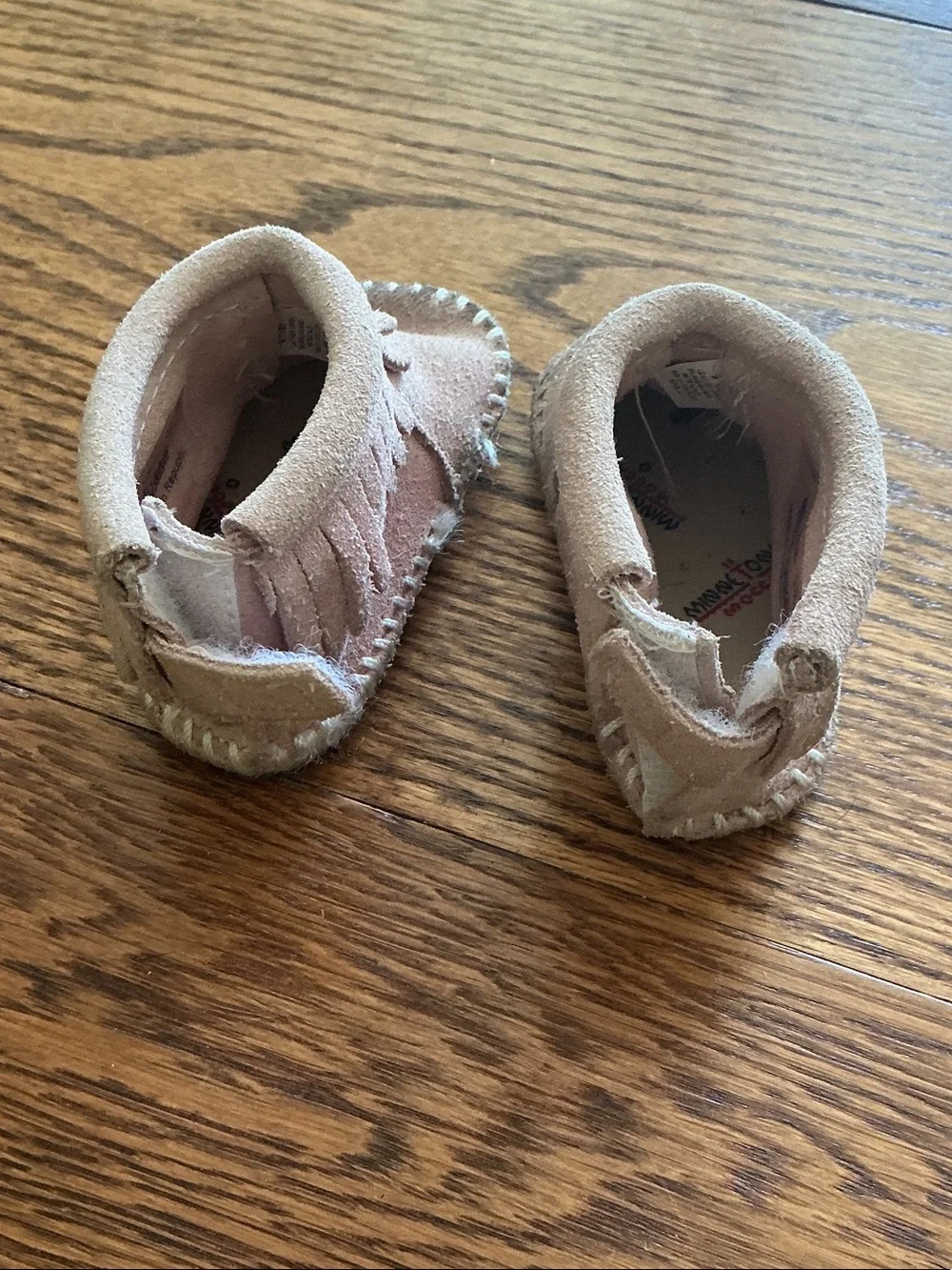 Minnetonka Infant Fringe Suede Moccasins in Light Pink Size 1